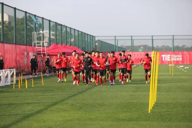 爱奇艺体育-多支专业队集结海口观澜湖 体育小镇迎冬训热潮